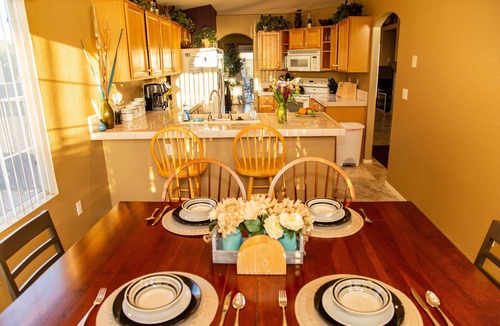 The Bluffs House | Delightful, cozy home w/breathtaking mtn views. Near hiking, golf & restaurants!