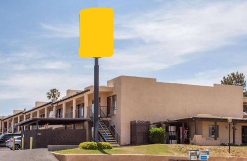 Barstow Apartment | Deluxe King Bed|Non smoking