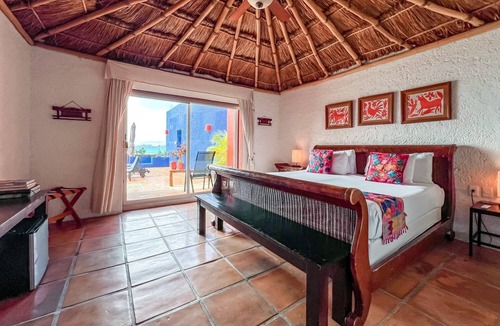 Isla Mujeres Hotel | Deluxe King Room at at Casa de los Sueños