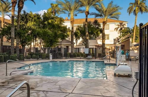 Chandler Apartment | Desert Botanical Garden Tour! Pet-friendly Accommodation, Outdoor Pool!