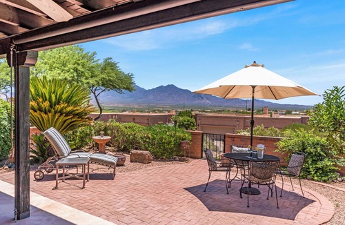 Green Valley Condo | Desert Dream with superb mountain views from the patio!