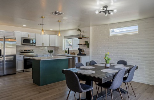 Drexel Heights House | Desert Haven- Mountain View’s!