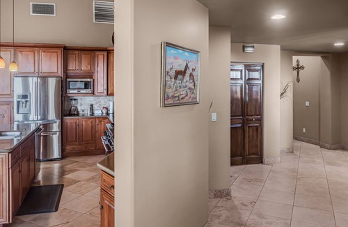 Tucson House | Desert Manor- An Exclusive 4BR Retreat House