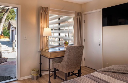 Uptown Sedona Hotel | Desert Marigold Junior Suite #105 @ Sedona Uptown Suites