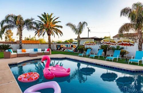 Paradise Valley Ranchos House | Desert Oasis With Pool Mini Golf King Bed RV Parking