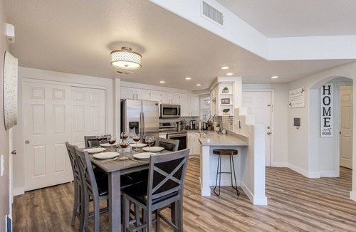 North Mountain Condo | Desert retreat gated, 3 pools, King beds, cable, WiFi, free parking, PAC MAN