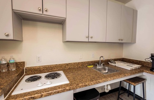 Tolleson Apartment | Desert Studio | Fast WiFi, Gym & Kitchen