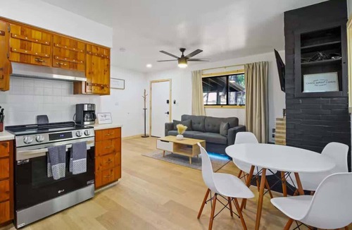 Pinetop Cabin | Designer Cabin | Forest View Close to Downtown