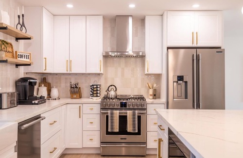Raskin Estates House | Designer Hideaway w/Heated Pool and Ping Pong