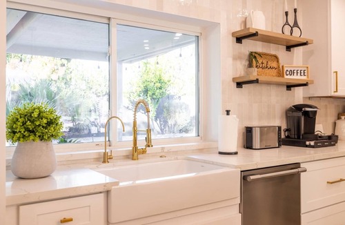 Raskin Estates House | Designer Hideaway w/Heated Pool and Ping Pong