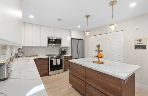 Casa Granada Townhouses Villa | Designer Townhome w/Luxe Finishes & Bright Flair