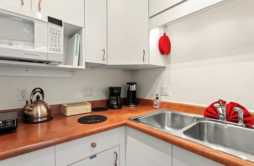 West Sedona Apartment | Discount 20% July&Aug Star of Sedona Studio on Vortex land + Views+Outdoor Room!