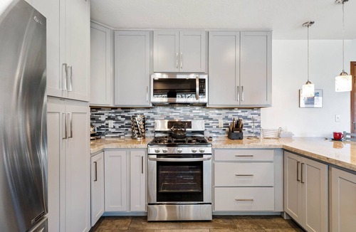 West Sedona House | Discover luxury at Sedona Red Rock View, a stunning 2-bedroom home in West Sedona.