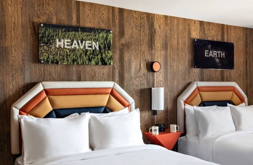 Flagstaff Hotel | Discover Northern Arizona from a Modern Room w/Outdoor Pool Access + Parking