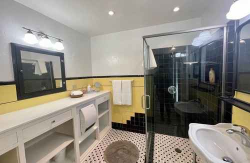 Cherry Hill Apartment | Discover the Perfect Downtown Flagstaff Getaway