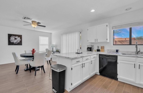 The Villages Of La Canada House | Dog-Friendly Oro Valley Retreat. 3BR/3BA,Pool, Hot Tub, Near Hiking, Golf & LOOP