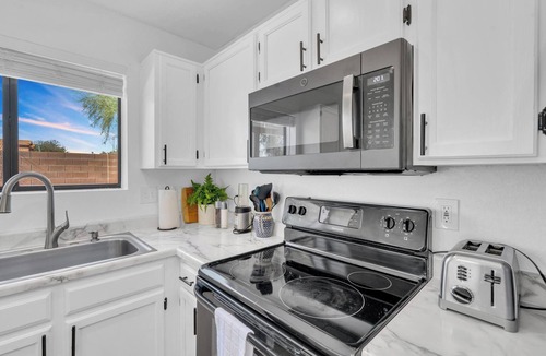 The Villages Of La Canada House | Dog-Friendly Oro Valley Retreat. 3BR/3BA,Pool, Hot Tub, Near Hiking, Golf & LOOP
