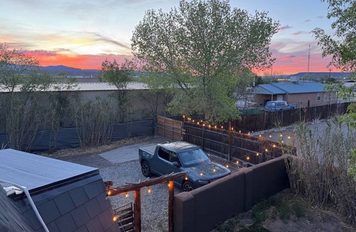 Espanola House | Dome Home between Santa Fe & Taos - near Starbucks, Dining, Casinos, Los Alamos