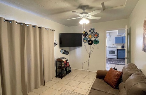 Kingman Cottage | Downtown Cottage-Your adventure awaits!