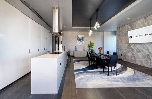 Las Vegas House | Dream Elite 4BR Penthouse Vegas Relaxing Hot Tub