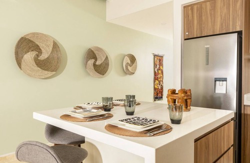 Las Glorias Apartment | Dreamy Oceanview Getaway 1BR + Breakfast Included