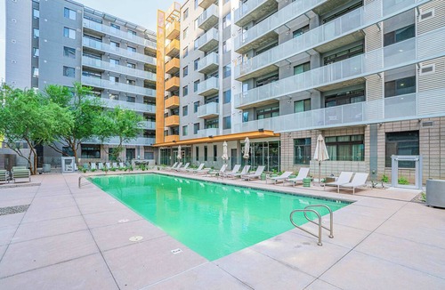 Evans Churchill Apartment | DT PHX Apt| Pool, Gym, Parking & Balcony