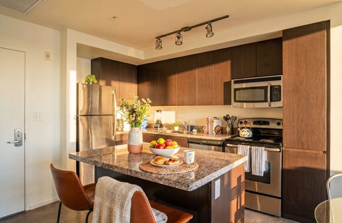 Evans Churchill Apartment | DT PHX Condo with Pool Gym Parking WD