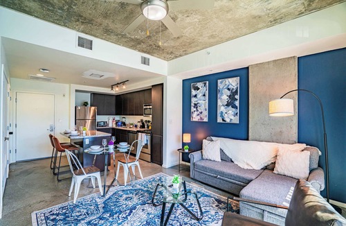 Evans Churchill Apartment | DT PHX Condo with Pool Gym Parking WD