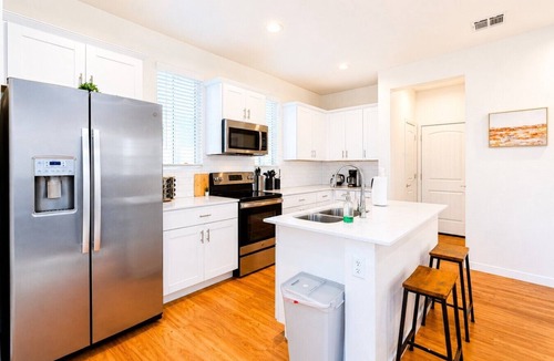 Encanto House | DT Phx Sleeps 16+ | 2 Cozy Homes 5-Min Walk Apart