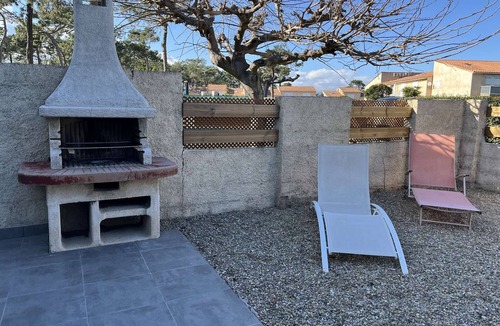 Pineto Apartment | Duplex en bord de mer à Borgo - 3 pièces, climatisation, terrasse, jardin, BBQ, WIFI, parking, plage 20m