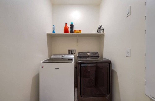 Casas Adobes House | Duplex-Style House/Office/3 BR 3 BA/Split