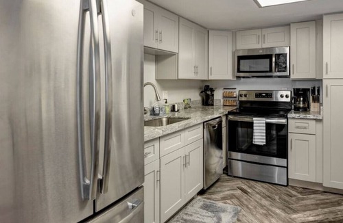 Village Grove House | E Oak St · Cozy Scottsdale Casita Near Old Town - 30 Day Min