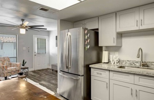 Village Grove House | E Oak St · Cozy Scottsdale Casita Near Old Town - 30 Day Min