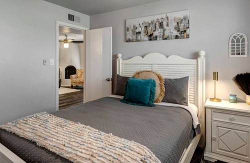 Village Grove House | E Oak St · Cozy Scottsdale Casita Near Old Town - 30 Day Min