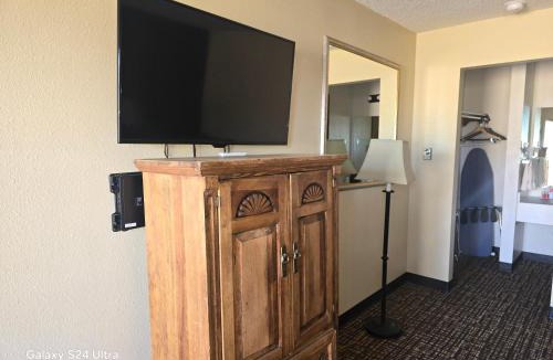 Eagle Nest Cabin | Econo Lodge Eagle Nest