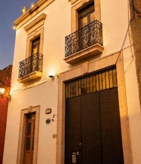 Historic Centre House | El Suburbio - Serapio Rendon