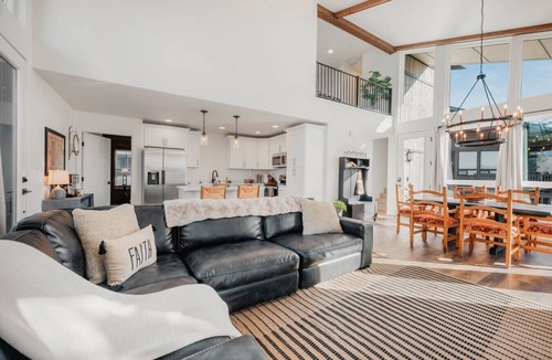 Pine House | Elk Rim: Mountain Escape – Family-Friendly Retreat