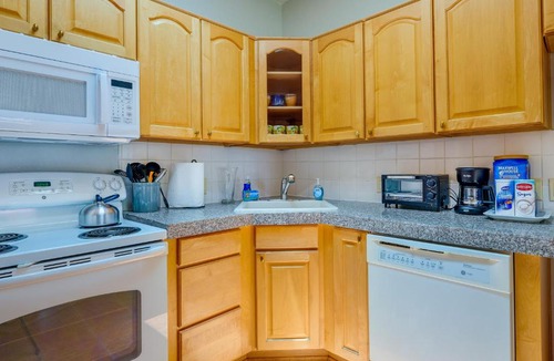 Eleven Mile Corner Apartment | Eloy Vacation Rental w/Pool Access & Courtyard!