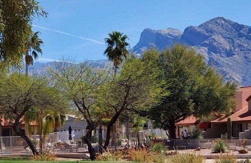 The Bluffs House | Enjoy Golf Course & Catalina Mountain Views from this Remodeled Desert Oasis
