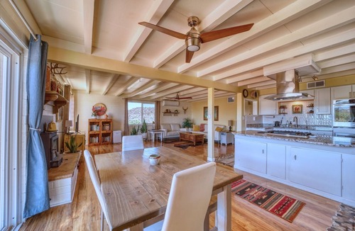 Cottonwood House | Epic Views! 6 Acre Ranch House Bordering National Forest