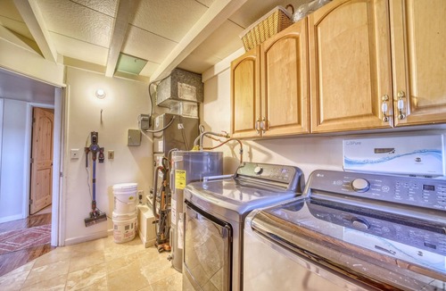 Cottonwood House | Epic Views! 6 Acre Ranch House Bordering National Forest
