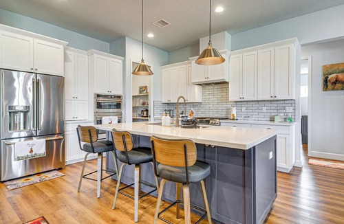 Williamson House | Equine-Friendly Stay: Horse Stable Access, Hot Tub