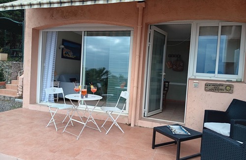 Pozzo Apartment | Erbalunga: Un Petit Coin de Détente Face à la mer