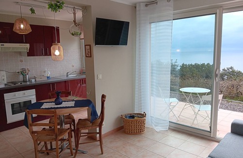Pozzo Apartment | Erbalunga: Un Petit Coin de Détente Face à la mer