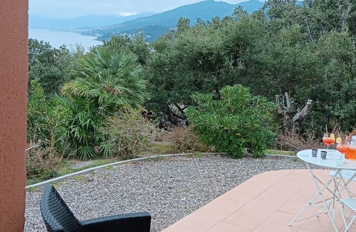 Pozzo Apartment | Erbalunga: Un Petit Coin de Détente Face à la mer