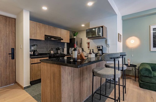 Cuauhtemoc Apartment | Escape to Skyline Views & Rooftop Pool Bliss
