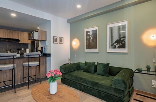 Cuauhtemoc Apartment | Escape to Skyline Views & Rooftop Pool Bliss