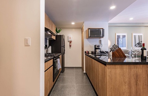 Cuauhtemoc Apartment | Escape to Skyline Views & Rooftop Pool Bliss