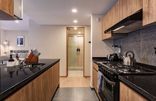 Cuauhtemoc Apartment | Escape to Skyline Views & Rooftop Pool Bliss