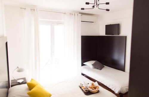 Riou - Petit Juas - Av de Grasse Hotel | Esperanto